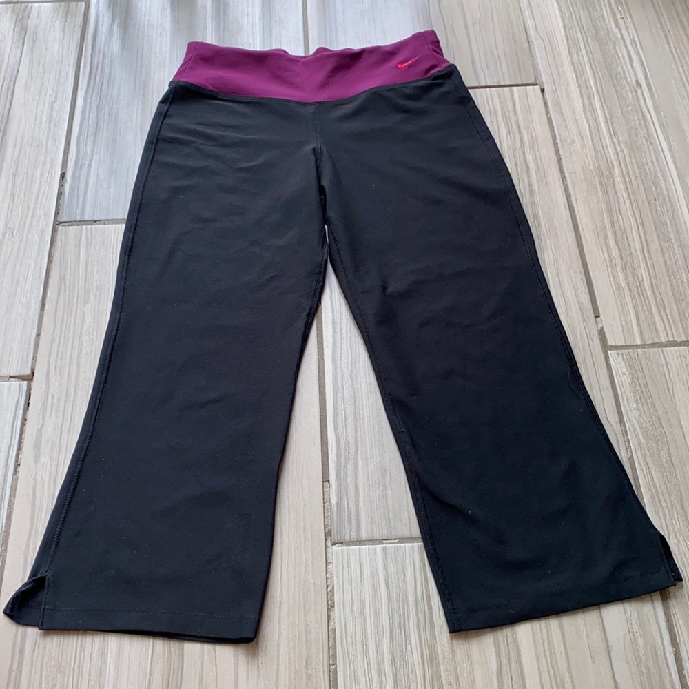 Nike Fit Dry Capri Leggings